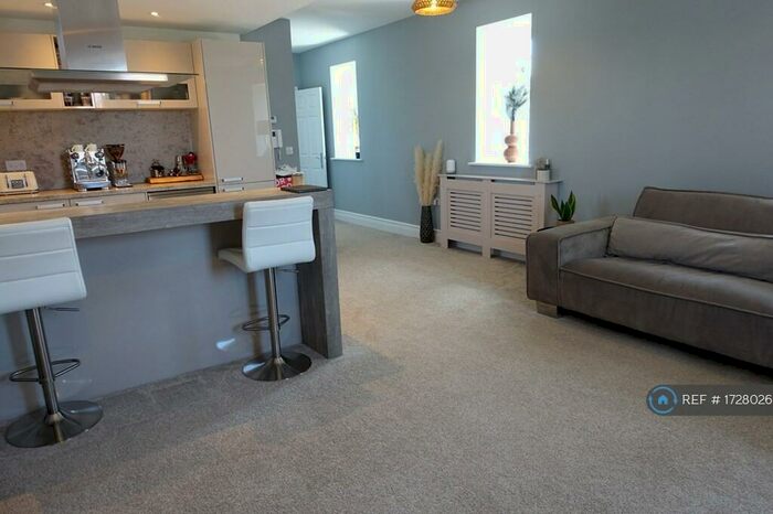 2 Bedroom Flat To Rent In Rhodfa Tegid, St. Asaph, LL17