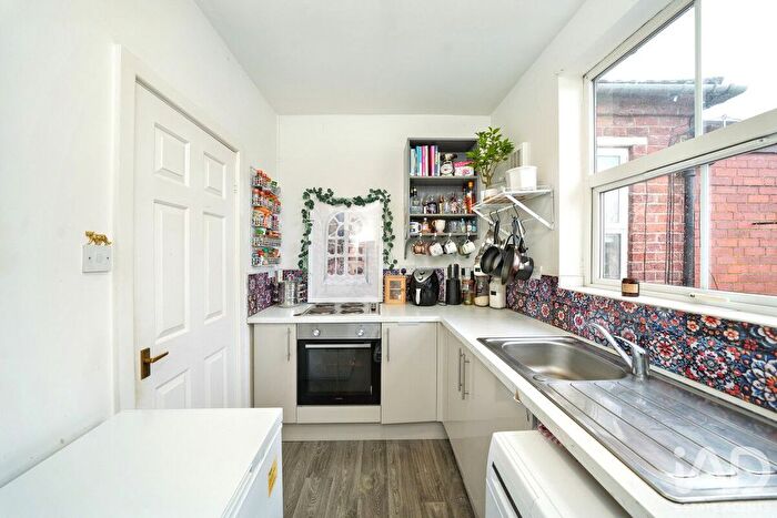 1 Bedroom Flat For Sale In Western Road, Stourbridge, DY8