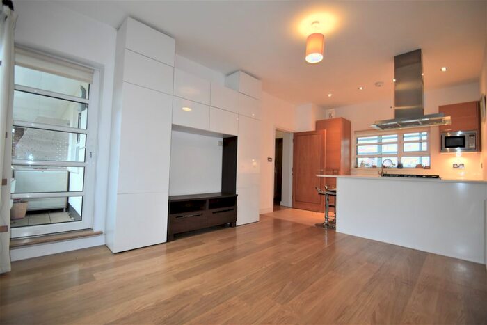 1 Bedroom Flat To Rent In Syon Court, Leicester Road, Wanstead E11