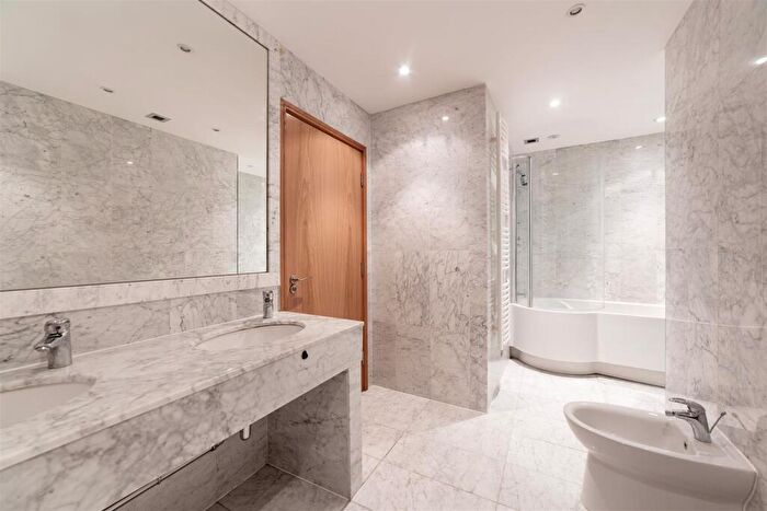 2 Bedroom Apartment To Rent In £pppw - Murton House - Grainger Street, NE1