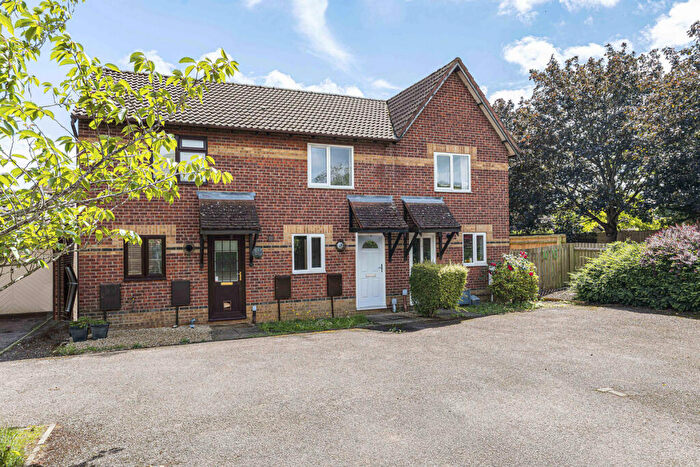 2 Bedroom Terraced House For Sale In Acorn Close, Bicester, OX26