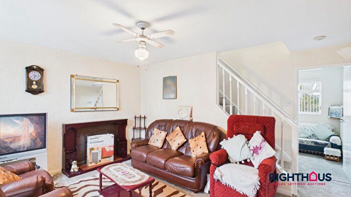 2 Bedroom End Of Terrace House To Rent In Sycamore Close, Bradford, BD3