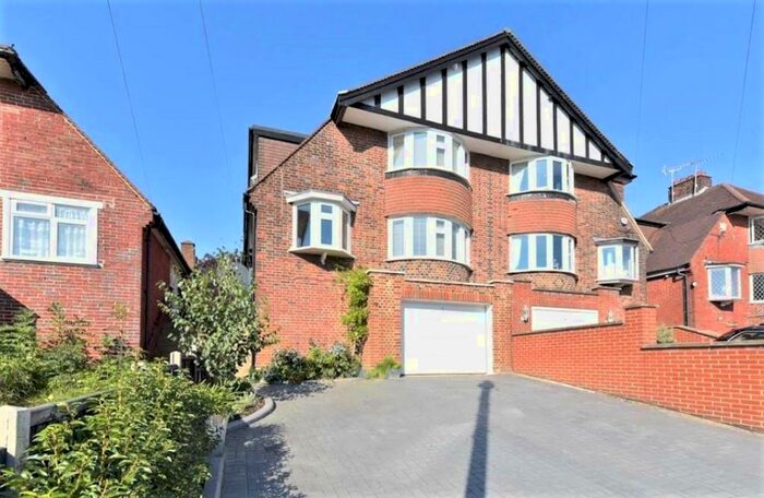 3 Bedroom Semi-Detached House To Rent In Mutton Lane, Potters Bar, EN6