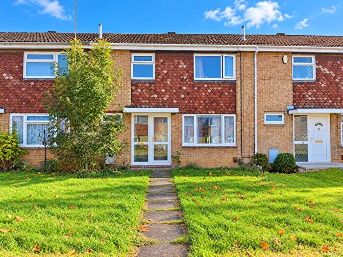 3 Bedroom Terraced House For Sale In Thorn Hill, Briar Hill, Northampton, NN4
