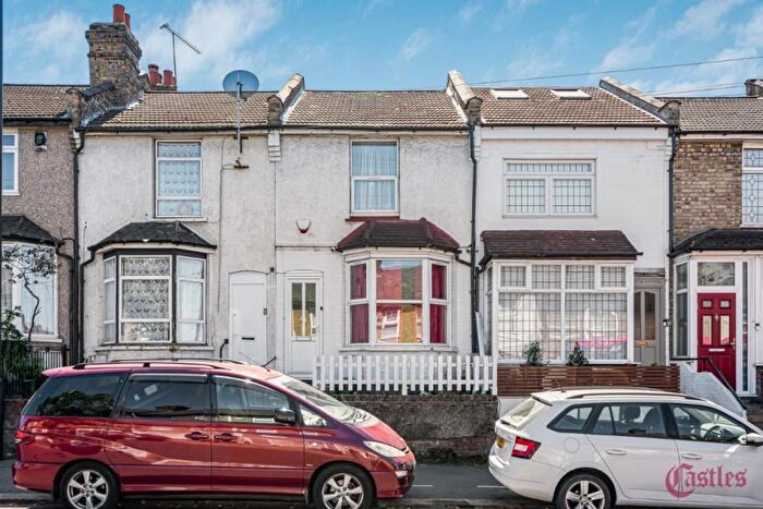 3 Bedroom Property To Rent In Tottenhall Road, Palmers Green, N13
