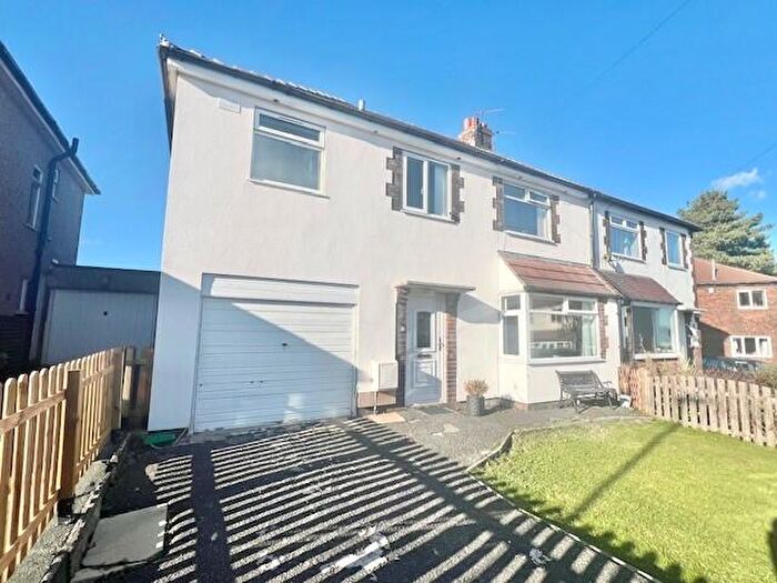 4 Bedroom Semi-Detached House To Rent In Woodlesford Crescent, Halifax, HX2