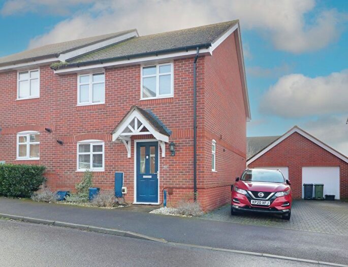 4 Bedroom Semi-detached House For Sale In Beckless Avenue, Clanfield. Waterlooville, PO8