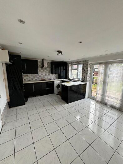 4 Bedroom Terraced House To Rent In Spencer Road, Ilford, Essex, IG3