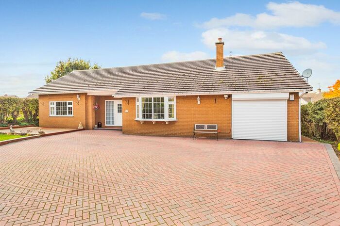 2 Bedroom Detached Bungalow For Sale In Fox Lane, Thorpe Willoughby, North Yorkshire, YO8