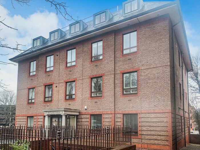 1 Bedroom Flat To Rent In South Street, Epsom, KT18