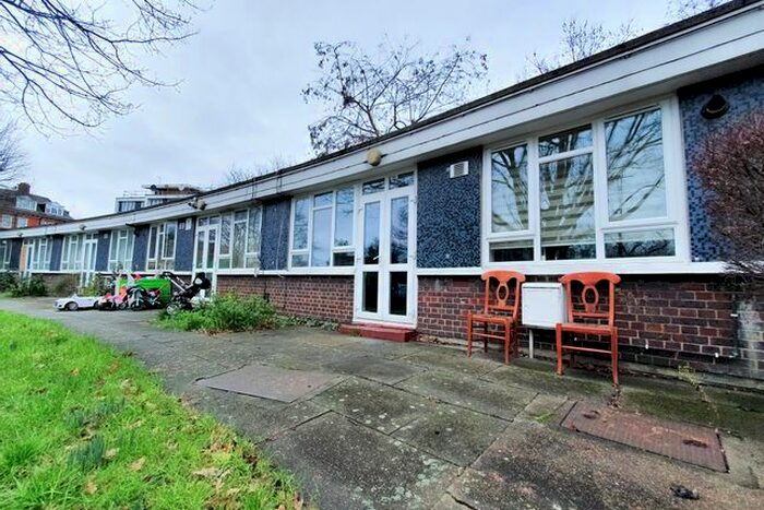 Studio To Rent In Finsbury Estate, London, EC1R