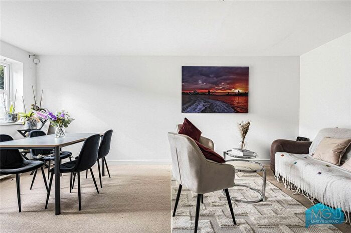 2 Bedroom Flat To Rent In Lucas Gardens, London, N2