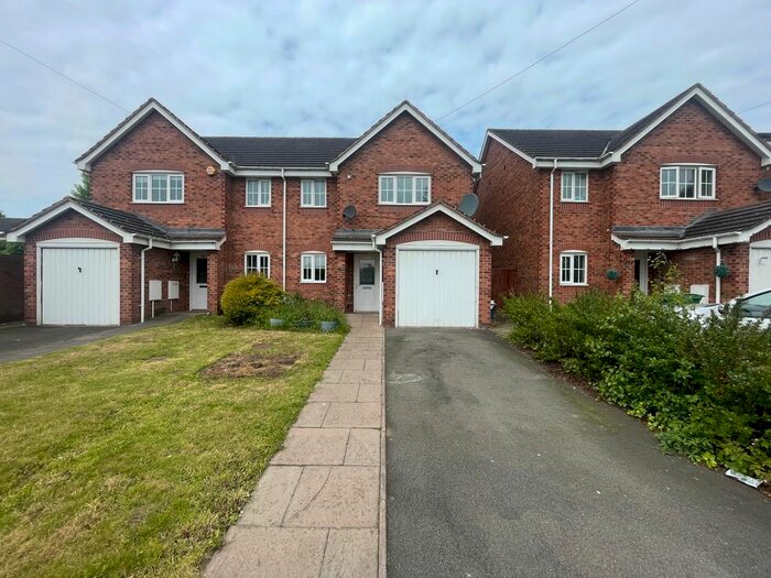 3 Bedroom Semi-Detached House To Rent In Huntingdon Road, West Bromwich, B71