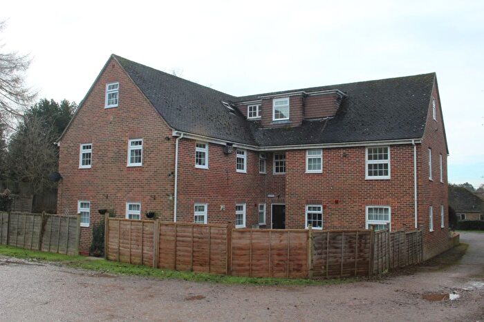 2 Bedroom Flat To Rent In The Laurels, Hungerford, RG17