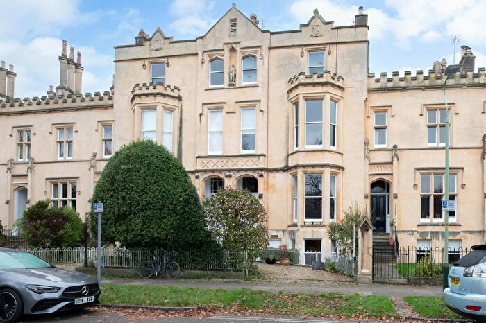 2 Bedroom Apartment For Sale In Garden Flat, Wellington Square, Cheltenham, GL50