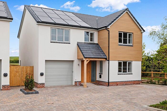 4 Bedroom Detached House For Sale In Oakmere, Evesham Road, Upper Moore, Pershore, Worcestershire., WR10