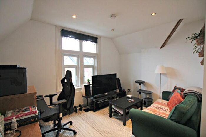 1 Bedroom Flat To Rent In Dean Road, Willesden Green, NW2