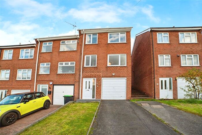 3 Bedroom End Terrace House For Sale In Derwent Drive, Kirkby In Ashfield, Notts, NG17