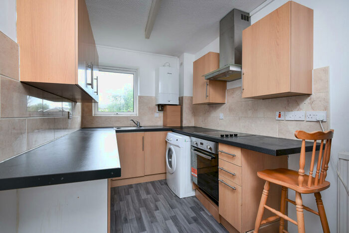 2 Bedroom Flat To Rent In Whitehaven Close, Bromley South, BR2