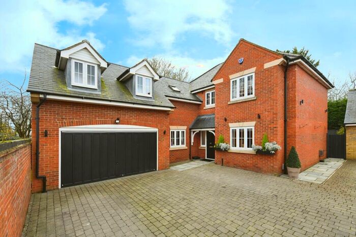 5 Bedroom Detached House For Sale In Hunters Chase, Ongar, CM5