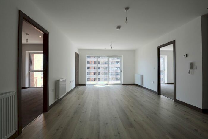 2 Bedroom Flat To Rent In Victoria Avenue, Southend On Sea, SS2