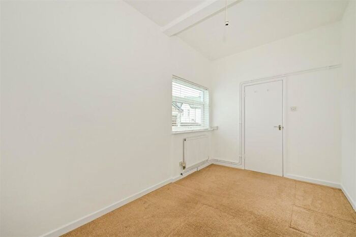 1 Bedroom Flat For Sale In Charles Street, Petersfield, GU32