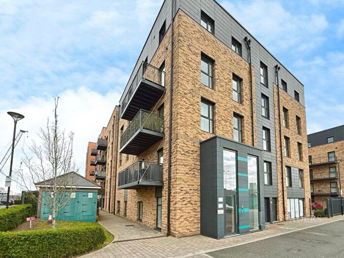 2 Bedroom Flat To Rent In Riverside House, Thomas Blake Avenue, SO14