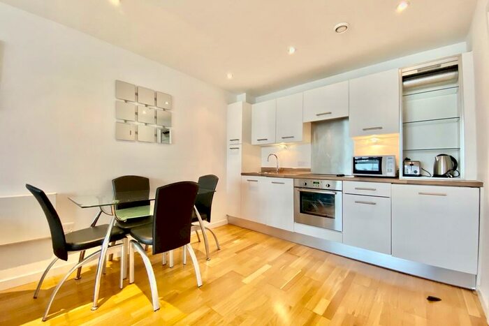 2 Bedroom Apartment To Rent In The Gateway West, Leeds, LS9