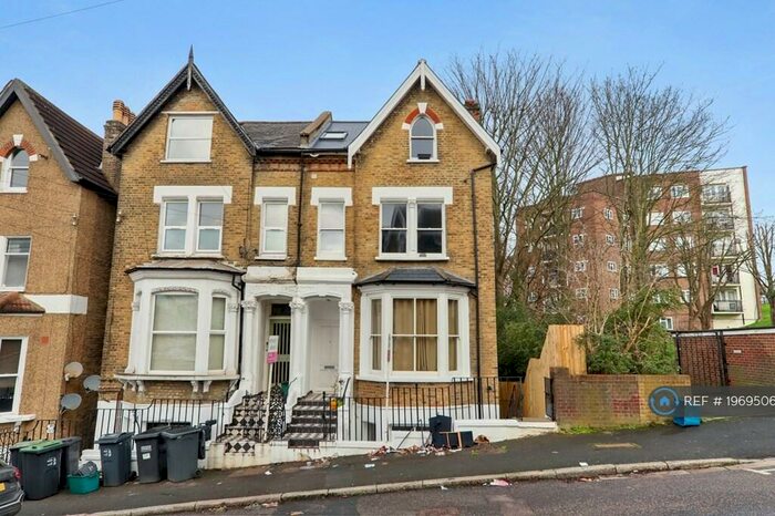 2 Bedroom Flat To Rent In Rockmount Road, Crystal Palace, SE19