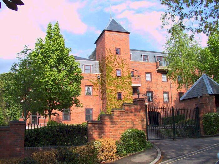 2 Bedroom Apartment To Rent In Roxborough Park, Harrow On The Hill, HA1