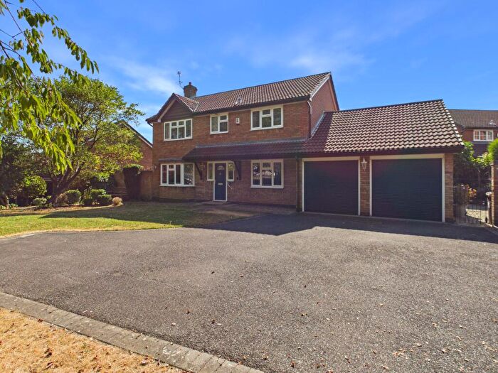 4 Bedroom Detached House For Sale In Lothlorien Close, Littleover, DE23