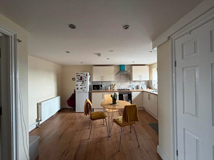 2 Bedroom Flat To Rent In Goodmayes Road, Ilford, IG3