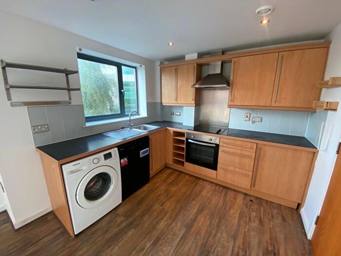 2 Bedroom Apartment To Rent In City Walk, Leeds, LS11