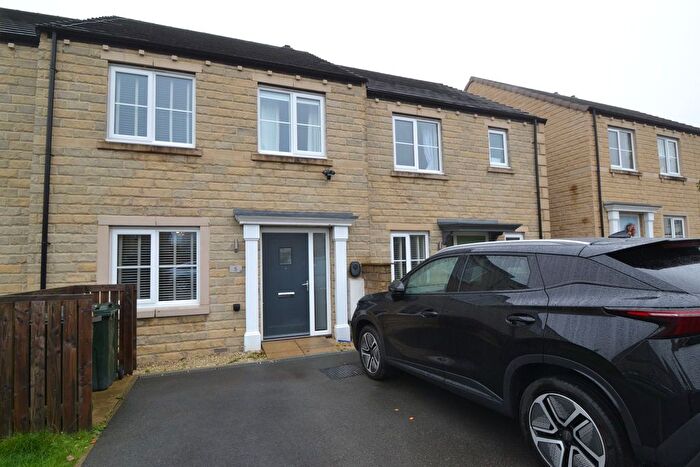 3 Bedroom Terraced House For Sale In Quarry Park, Idle, Bradford, BD10