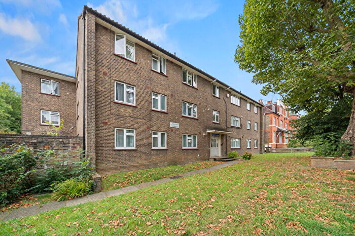 3 Bedroom Apartment For Sale In Chatsworth Road, NW2