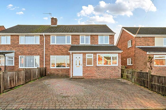 4 Bedroom Semi Detached House For Sale In Valencia Way, Andover, SP10