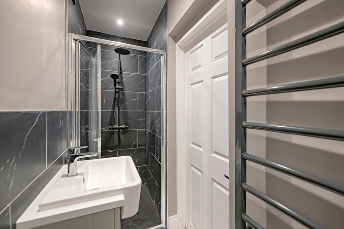 1 Bedroom Flat To Rent In Monmouth Place, Bath, BA1