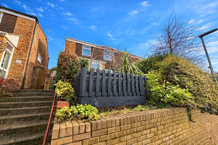 3 Bedroom Semi Detached House For Sale In Monks Dale, Yeovil, BA21