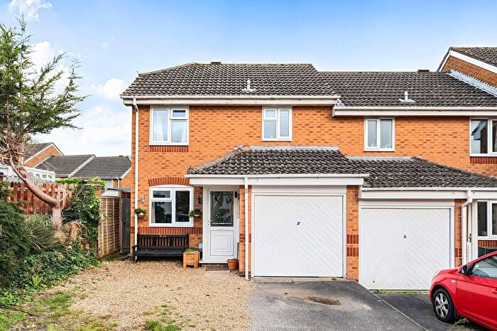 3 Bedroom End Terrace House For Sale In Wicks Drive, Chippenham, SN15