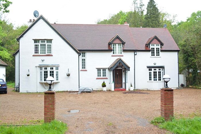 2 Bedroom Cottage To Rent In Balcombe Road, Horley, RH6