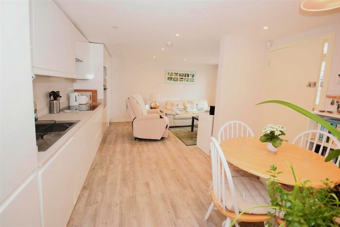 1 Bedroom Maisonette To Rent In Edna Road, London, SW20