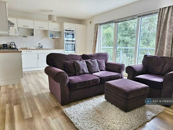 2 Bedroom Flat To Rent In Rubislaw Square, Aberdeen, AB15