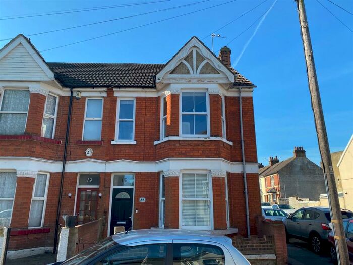 3 Bedroom End Of Terrace House To Rent In Stuart Road, Gillingham, ME7