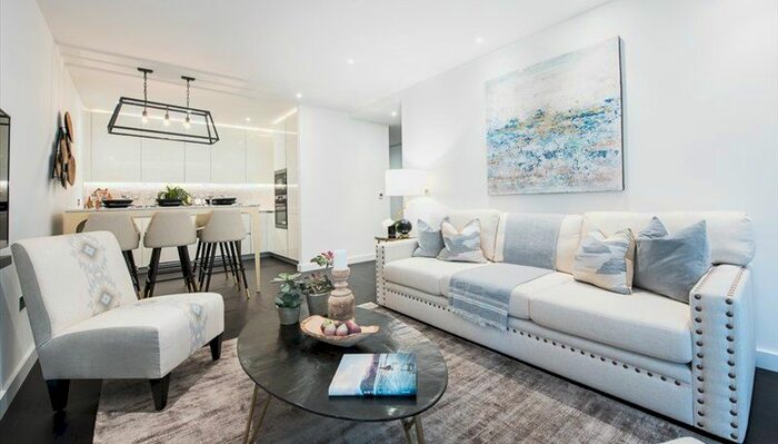 2 Bedroom Flat To Rent In Charles Clowes Walk, London, SW11