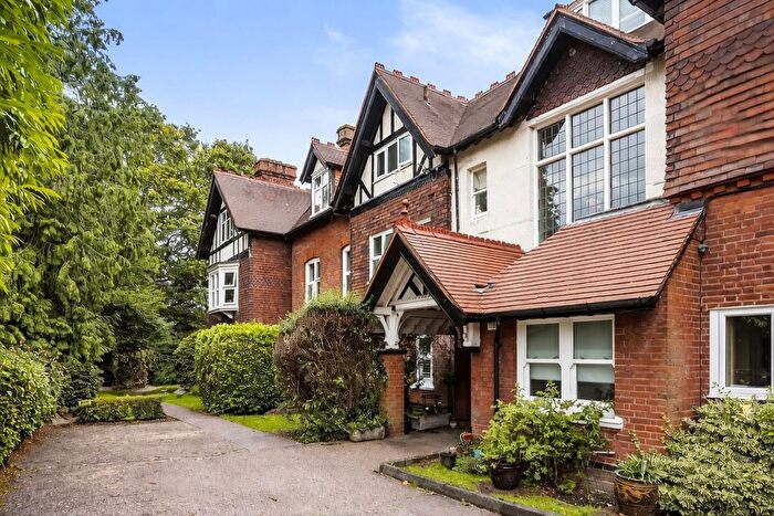 2 Bedroom Flat For Sale In Lovibonds Avenue, Orpington, BR6