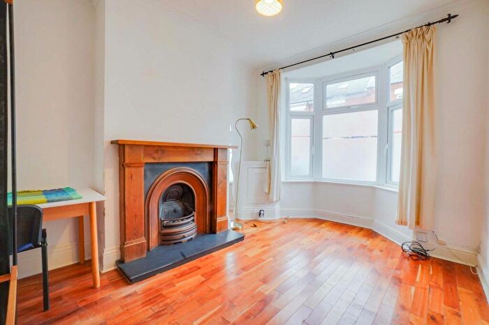 3 Bedroom Terraced House For Sale In Lytton Road, Clarendon Park, Leicester, LE2