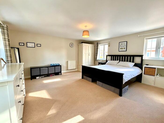 3 Bedroom Semi-Detached House For Sale In Endeavour Road, Coleview, Swindon, SN3