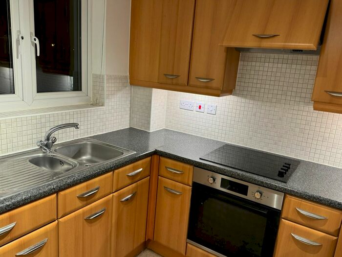 2 Bedroom Flat To Rent In Honeypot Lane, Stanmore, HA7