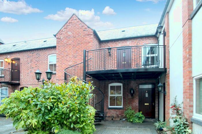 2 Bedroom Flat To Rent In Mount Pleasant, Redditch B97
