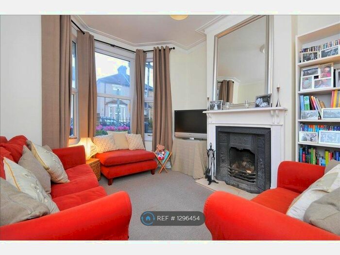 2 Bedroom Terraced House To Rent In Oval Road, Croydon, CR0